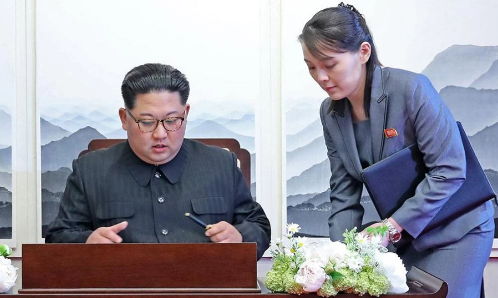 Κιμ Γιονγκ Ουν: "Βρίσκεται σε κώμα και έχει αναλάβει η αδερφή του"